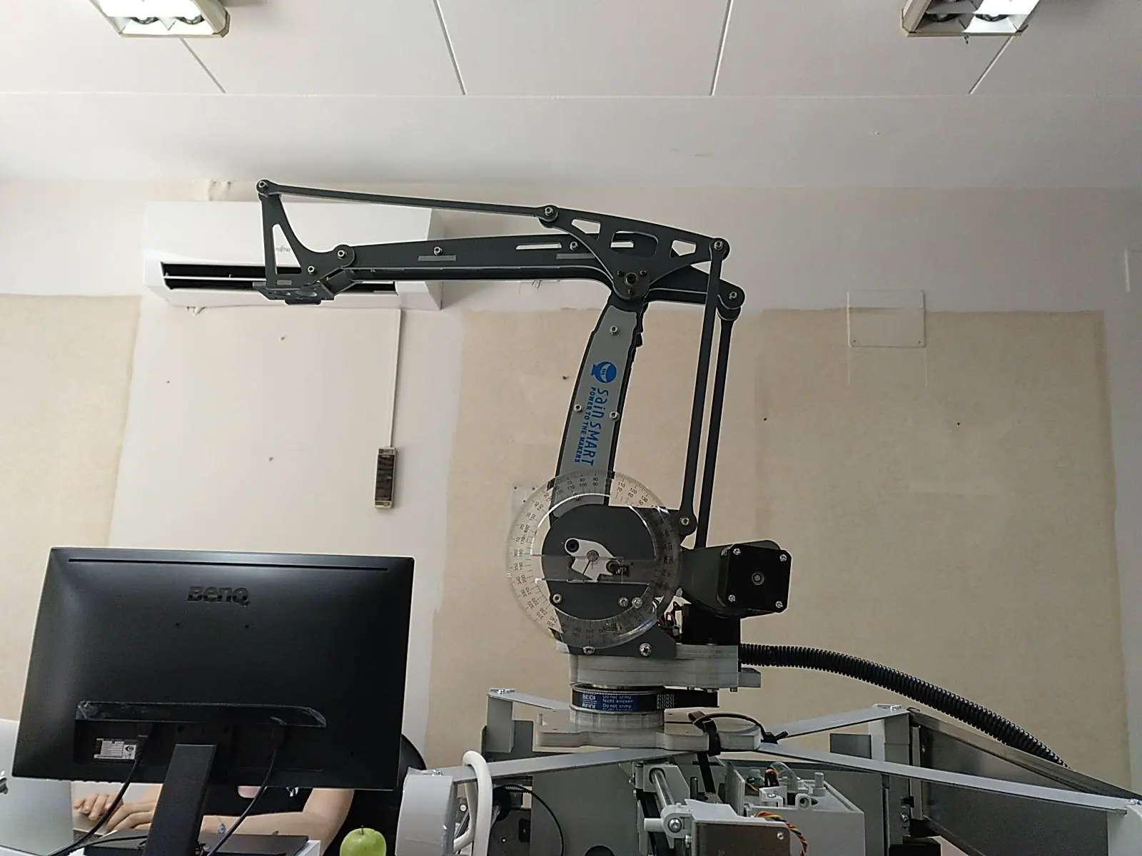 Robotic arm